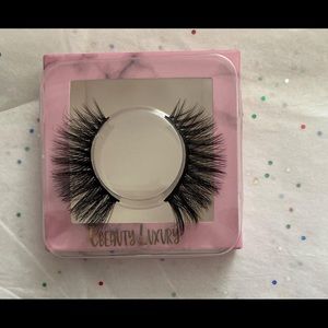 Mink lashes are 14mm-25 mm ! Very good quality , thick band, & they are reusable